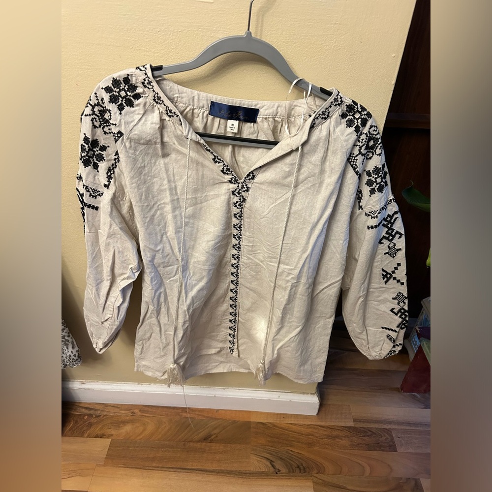 Top - Picture 2 of 3